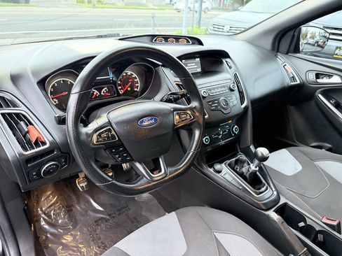 Used 2018 Ford Focus ST image 16