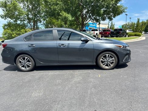 Used 2024 Kia Forte LXS w/ LXS Technology Package FWD image 4