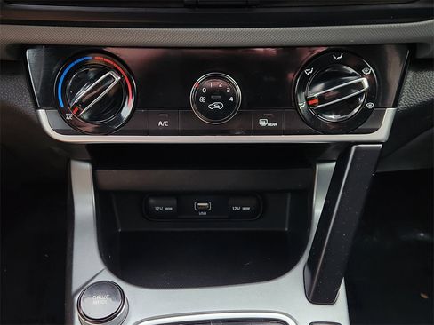 Used 2021 Kia Seltos LX image 19