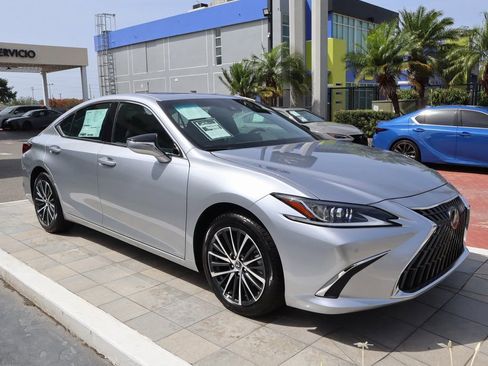 Used 2025 Lexus ES 350 w/ Premium Package image 3