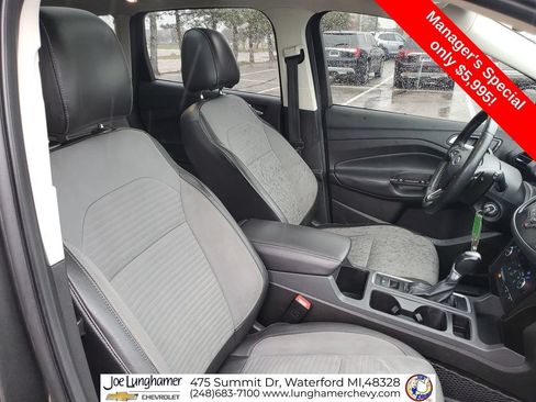 Used 2017 Ford Escape SE w/ SE Sport Appearance Package AWD/4WD image 27