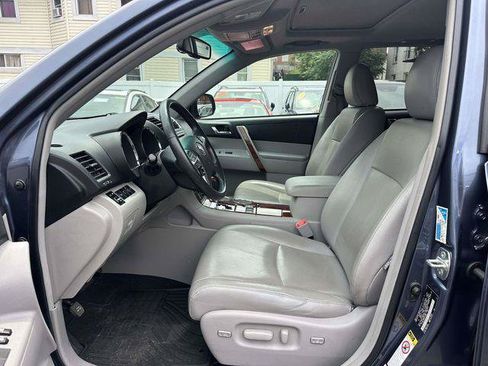 Used 2012 Toyota Highlander Limited w/ Tow Pkg AWD/4WD image 12