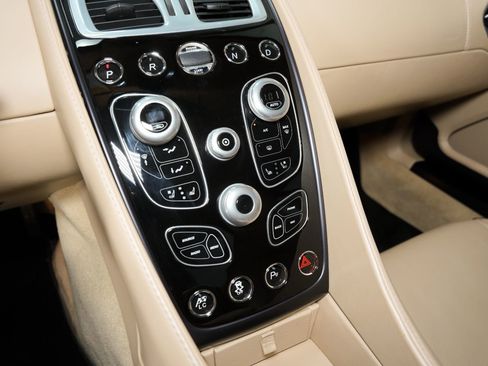 Used 2014 Aston Martin Vanquish Coupe image 41