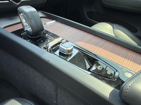 Certified 2024 Volvo XC60 B5 Plus AWD/4WD image 28