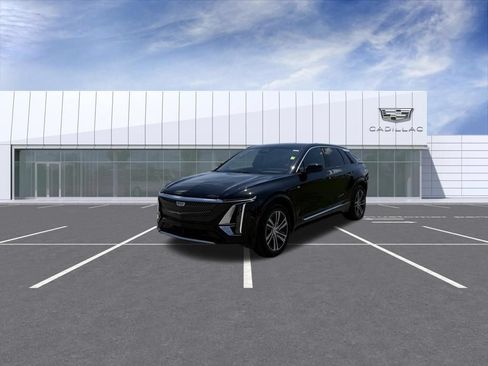 Certified 2024 Cadillac Lyriq Luxury AWD/4WD image 6