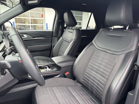 Used 2025 Ford Explorer ST-Line w/ ST-Line Street Pack image 24