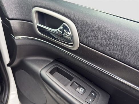 Used 2018 Jeep Grand Cherokee Limited w/ Luxury Group II image 16