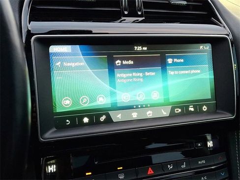 Used 2017 Jaguar F-PACE R-Sport image 19