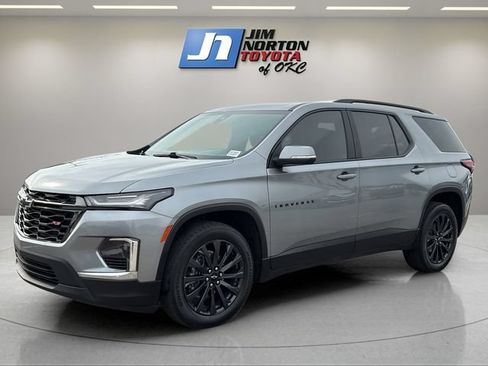 Used 2023 Chevrolet Traverse RS FWD image 1
