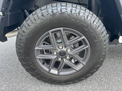 Used 2024 Jeep Wrangler Unlimited Sport AWD/4WD image 9