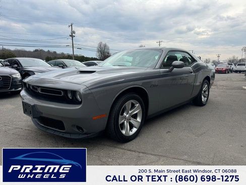 Used 2017 Dodge Challenger SXT w/ Driver Convenience Group image 3