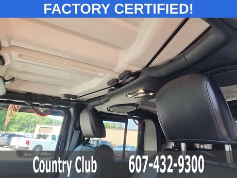 Used 2023 Jeep Gladiator Rubicon w/ LED Lighting Group AWD/4WD image 12