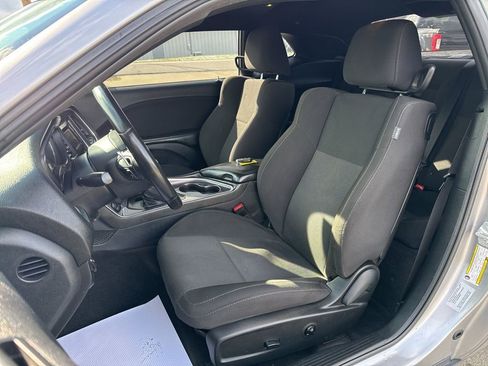 Used 2016 Dodge Challenger R/T image 2