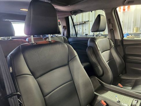 Used 2019 Honda Pilot Touring image 16