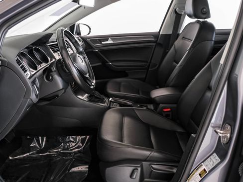Used 2019 Volkswagen Golf SE FWD image 3