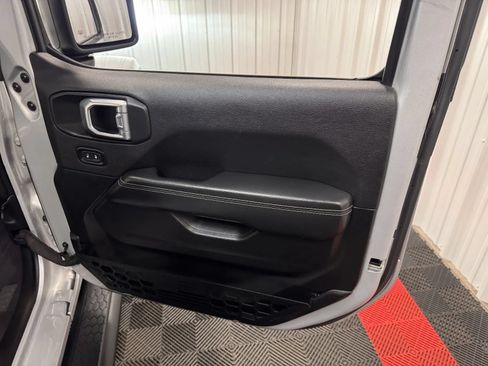 Used 2023 Jeep Wrangler Unlimited Sahara AWD/4WD image 40