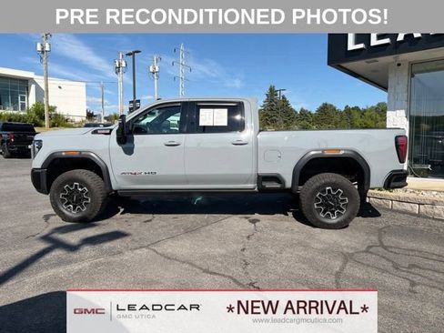Used 2025 GMC Sierra 2500 AT4X AWD/4WD image 2