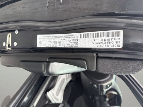 Used 2021 Jeep Grand Cherokee Limited AWD/4WD image 17