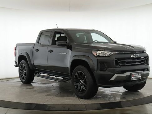 Used 2024 Chevrolet Colorado Trail Boss image 2