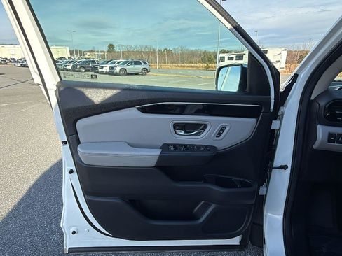 Used 2025 Honda Pilot EX-L image 26