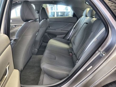Used 2025 Hyundai Elantra SEL FWD image 23