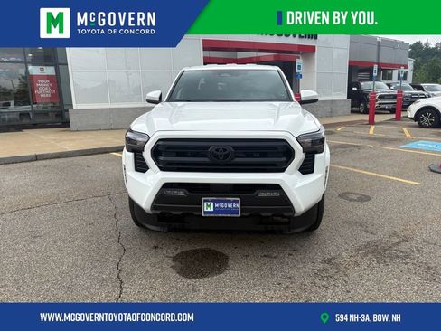 Used 2025 Toyota Tacoma SR5 AWD/4WD image 12