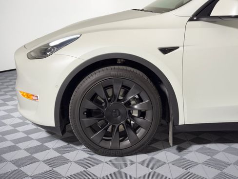 Used 2022 Tesla Model Y Long Range AWD/4WD image 13