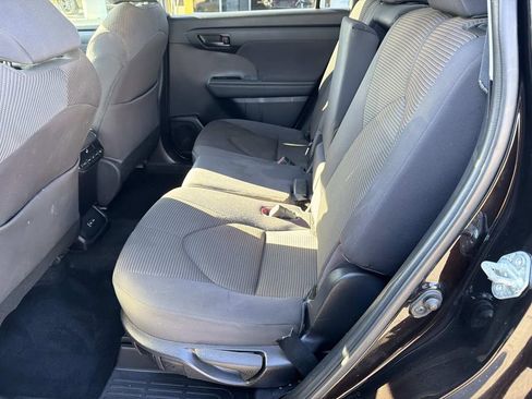 Used 2022 Toyota Highlander L image 15
