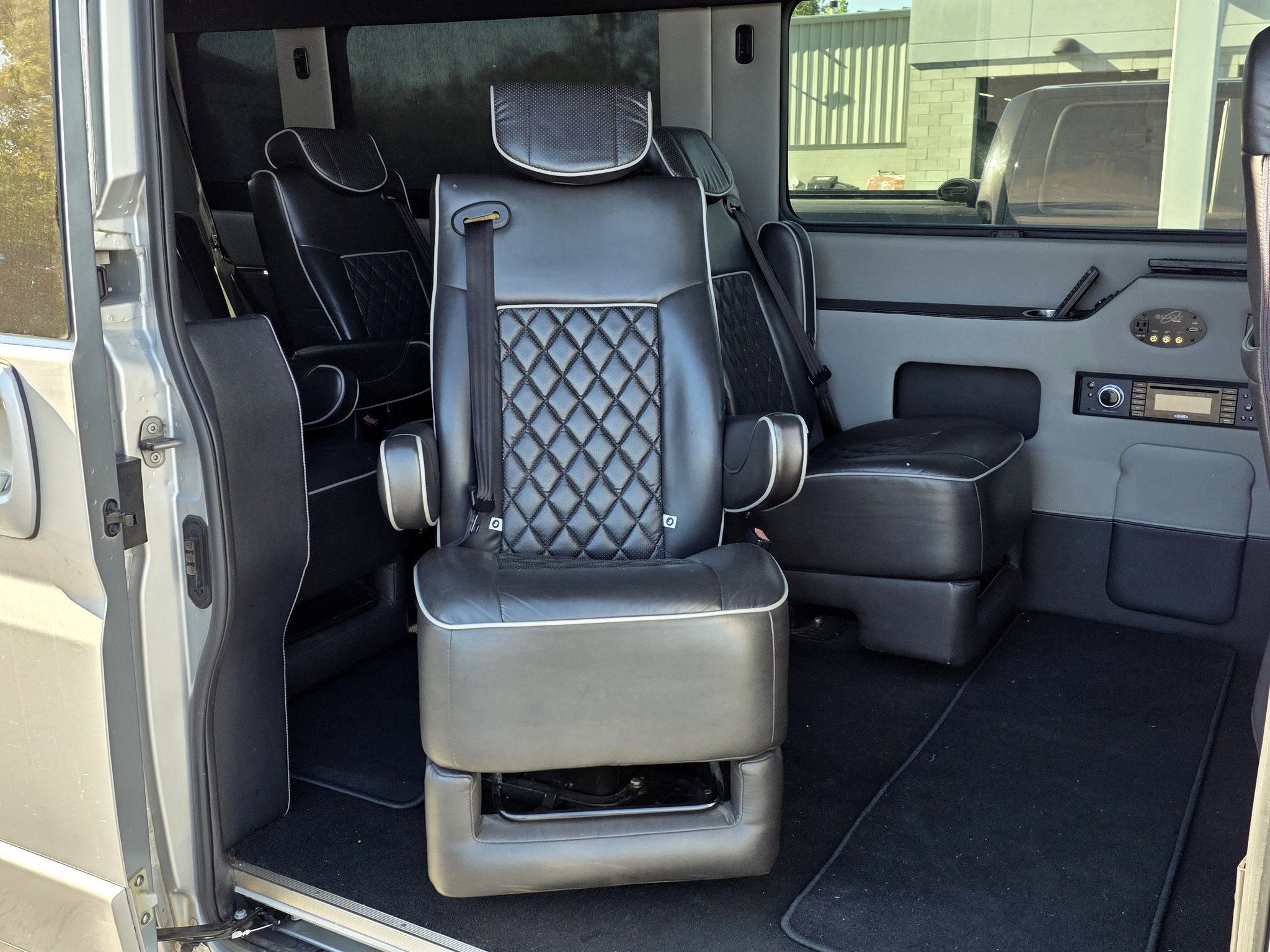 Used 2018 RAM ProMaster 2500 w/ Premium Appearance Group FWD image 9