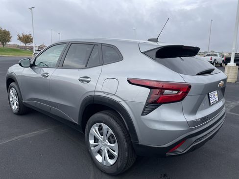 Certified 2025 Chevrolet Trax LS image 5