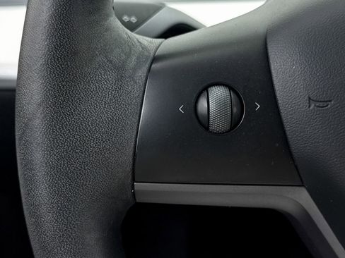 Used 2022 Tesla Model Y Performance image 19