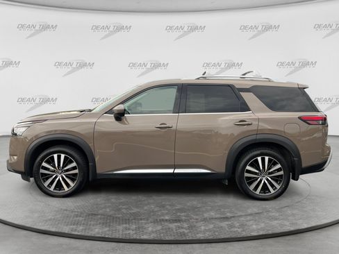Used 2025 Nissan Pathfinder Platinum w/ Cargo Package AWD/4WD image 4