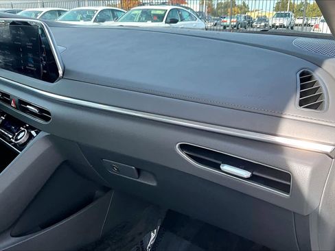 Used 2023 Hyundai Sonata Limited image 18