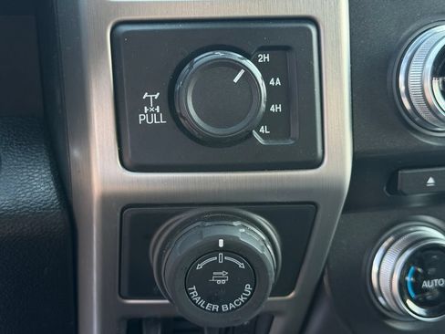 Used 2017 Ford F150 Platinum w/ Equipment Group 701A Luxury AWD/4WD image 24