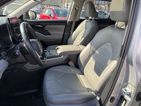 Used 2022 Toyota Highlander XLE image 26