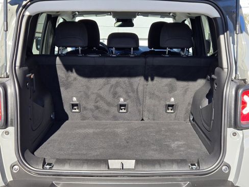 Certified 2022 Jeep Renegade Latitude image 28