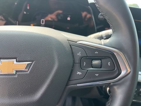 Used 2025 Chevrolet Trax LT w/ LT Convenience Package FWD image 19