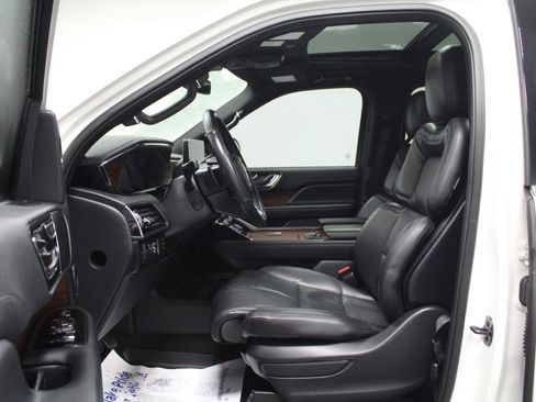 Used 2022 Lincoln Navigator Reserve image 12