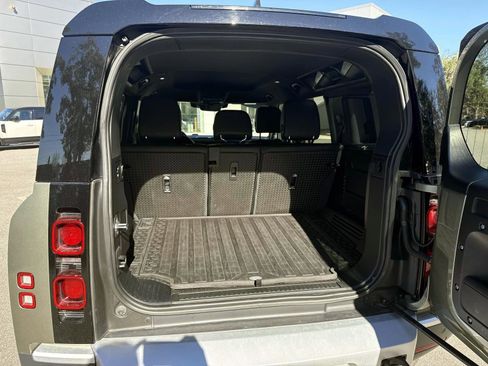 Used 2023 Land Rover Defender 110 S image 11