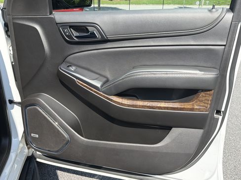 Used 2020 Chevrolet Suburban LT AWD/4WD image 17