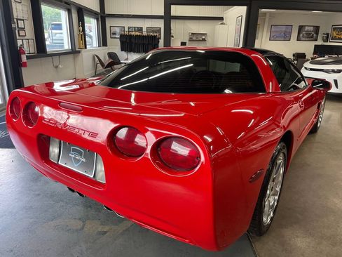 Used 2001 Chevrolet Corvette Coupe w/ Preferred Equipment Group2 RWD image 12