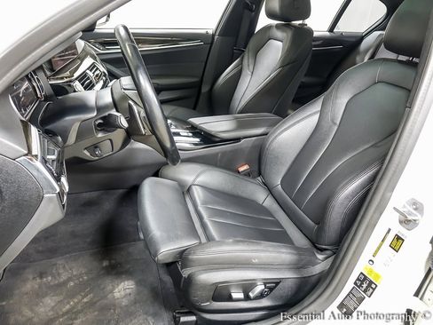 Used 2019 BMW 530i xDrive image 9