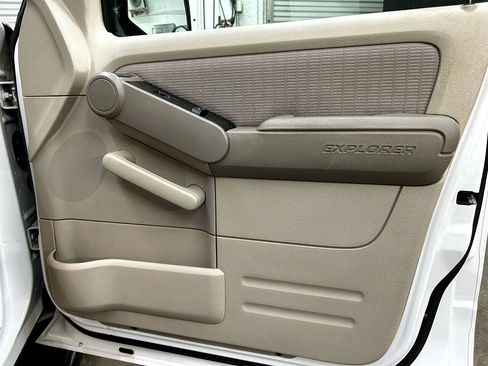 Used 2007 Ford Explorer Sport Trac XLT image 11