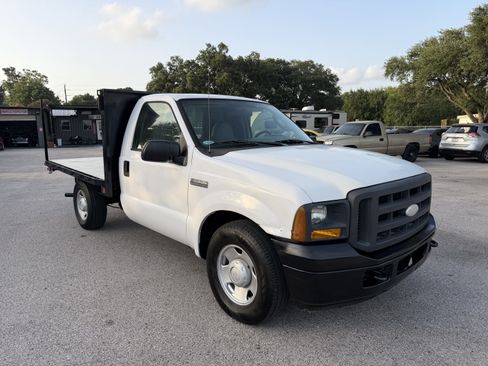 Used 2005 Ford F250 XL RWD image 2