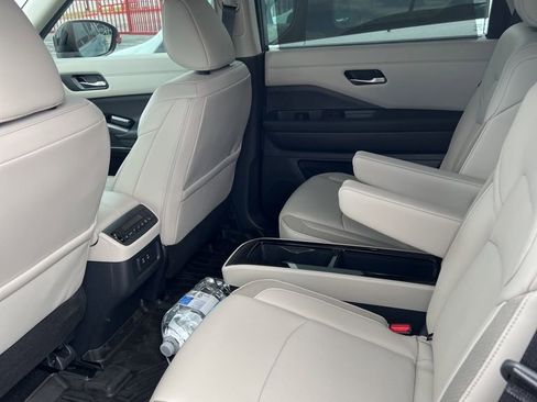 Certified 2026 Nissan Pathfinder SL w/ SL Premium Package image 8