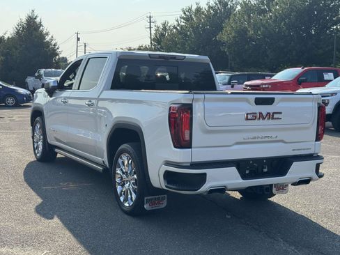 Used 2023 GMC Sierra 1500 Denali w/ Technology Package AWD/4WD image 5