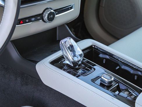 New 2026 Volvo XC90 T8 Ultra w/ Protection Package Premier AWD/4WD image 23