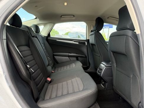 Used 2019 Ford Fusion SE FWD image 16