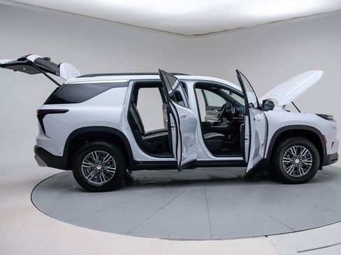 New 2026 Chevrolet Traverse LT w/ Enhanced Driving Package FWD image 13
