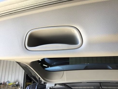 Used 2021 Chrysler Pacifica Touring-L FWD image 43